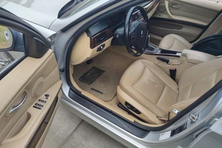 Used BMW 3 Series 2012 320i Sport Edition Driver Seat