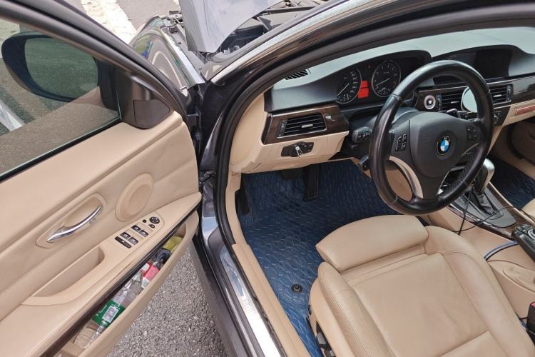 Used BMW 3 Series 2012 325i Luxury Edition Driver Seat
