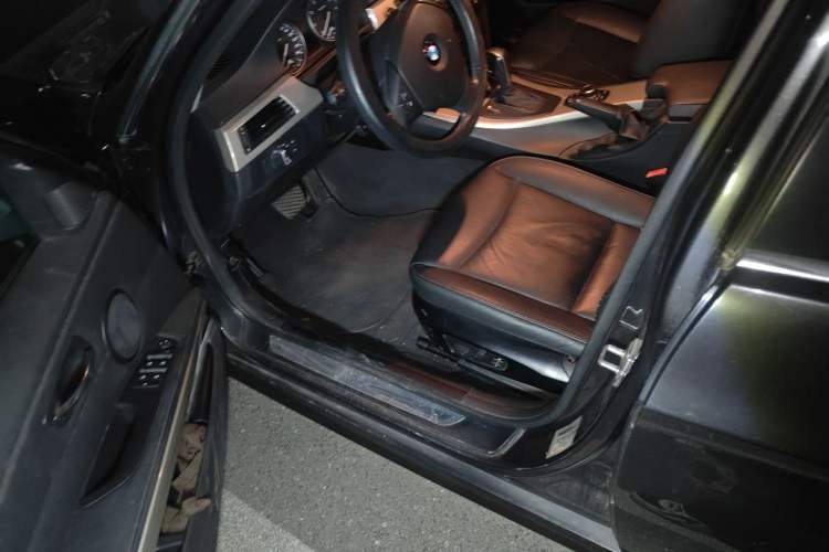 Used BMW 3 Series 2012 320i Luxury Edition Driver Seat