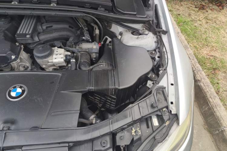 Used BMW 3 Series 2012 320i Sport Edition Engine Bay Left