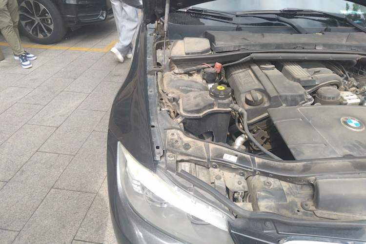 Used BMW 3 Series 2012 320i Luxury Edition Engine Bay Right