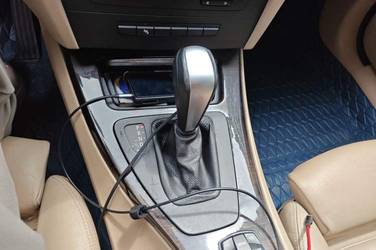 Used BMW 3 Series 2012 325i Luxury Edition Gear Lever