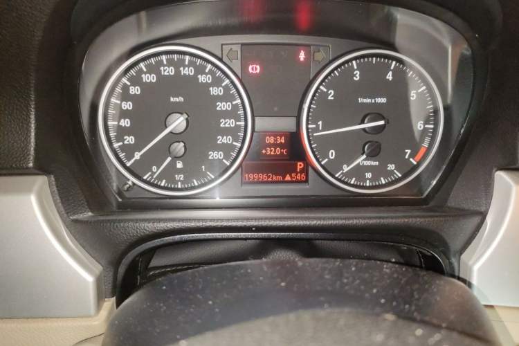 Used BMW 3 Series 2012 318i Leading Model Odometer Close Up