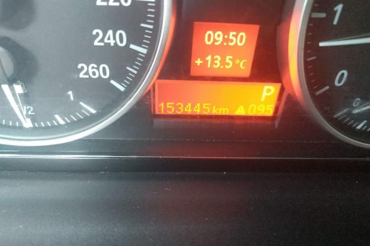 Used BMW 3 Series 2012 320i Luxury Edition Odometer Close Up