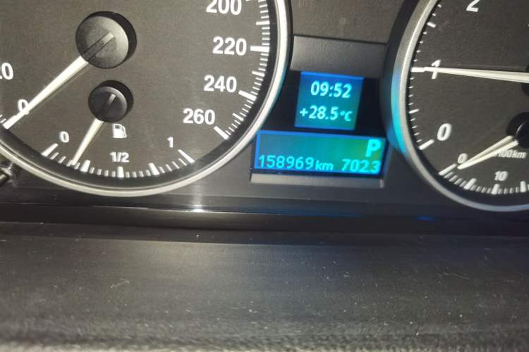 Used BMW 3 Series 2012 318i Leading Model Odometer Close Up