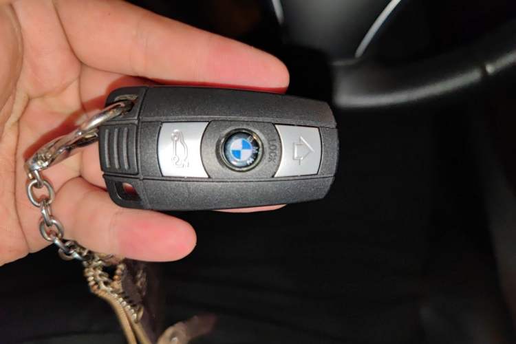 Used BMW 3 Series 2012 325i Sport Edition Vehicle Key