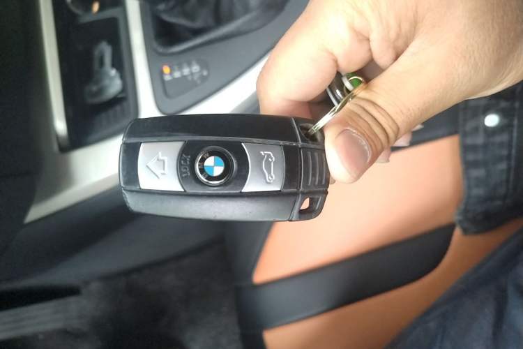 Used BMW 3 Series 2012 320i Luxury Edition Vehicle Key
