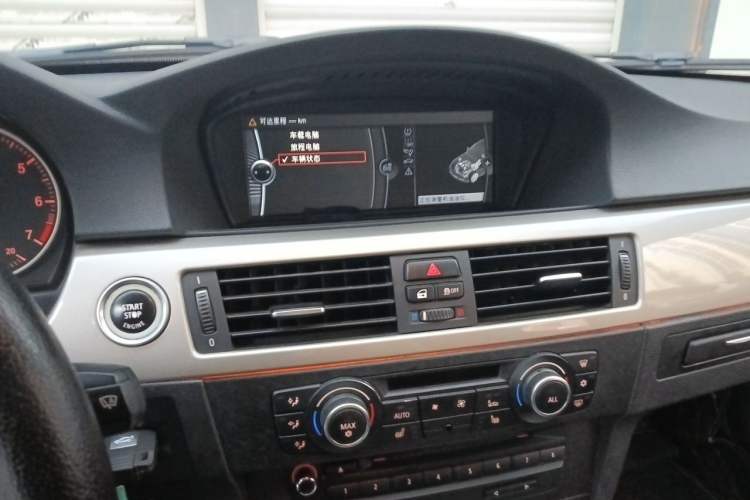 Used BMW 3 Series 2012 320i Luxury Edition Audio And AC Panel