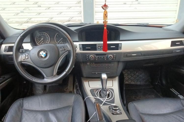 Used BMW 3 Series 2012 320i Luxury Edition Center Console