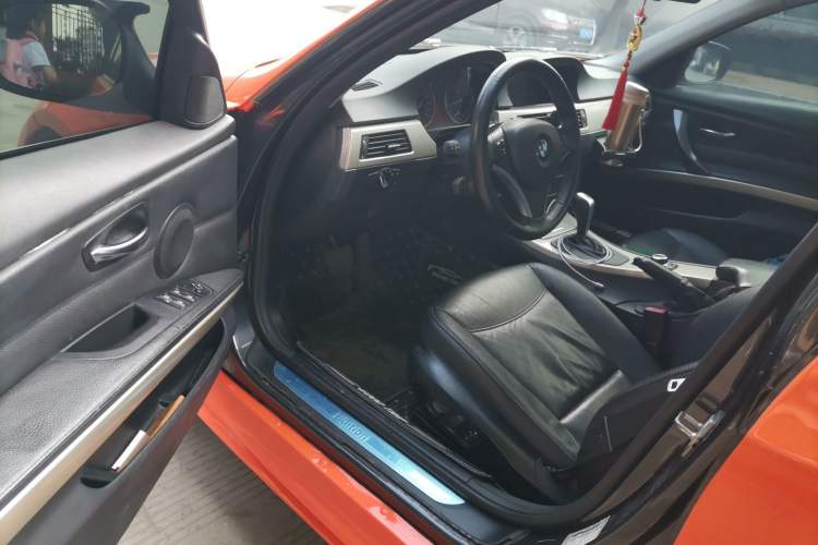 Used BMW 3 Series 2012 320i Luxury Edition Driver Seat