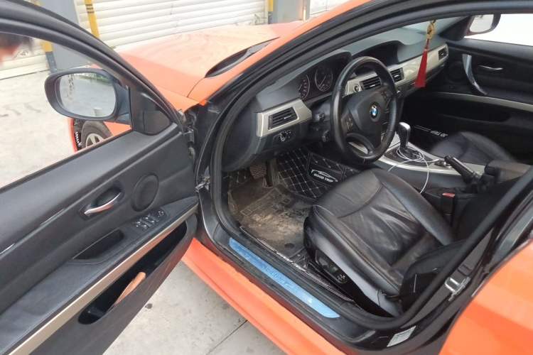 Used BMW 3 Series 2012 320i Luxury Edition Driver Seat