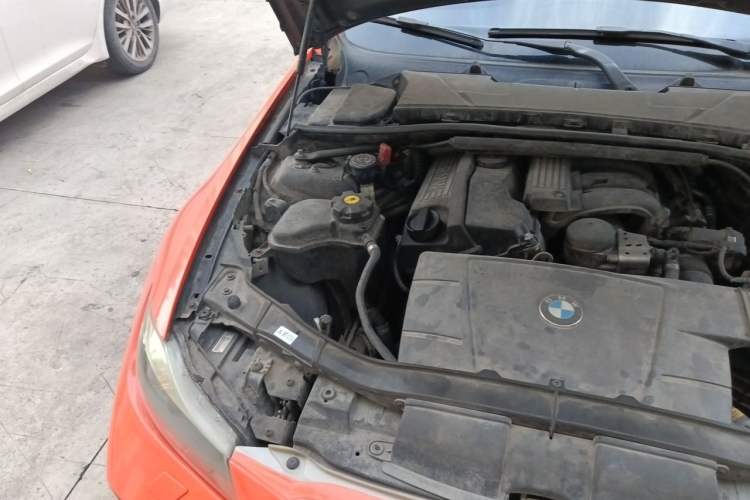 Used BMW 3 Series 2012 320i Luxury Edition Engine Bay Right