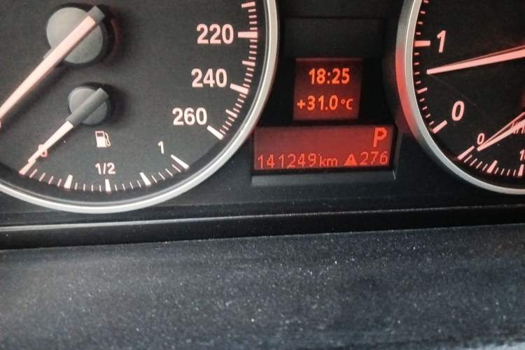 Used BMW 3 Series 2012 320i Luxury Edition Odometer Close Up