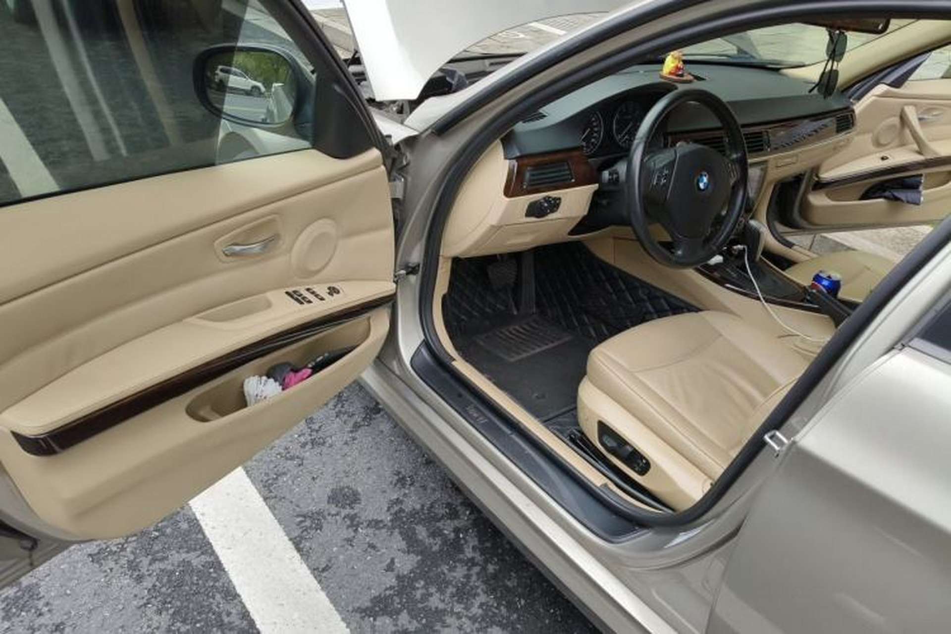 Used BMW 3 Series 2012 320i Sport Edition Driver Seat