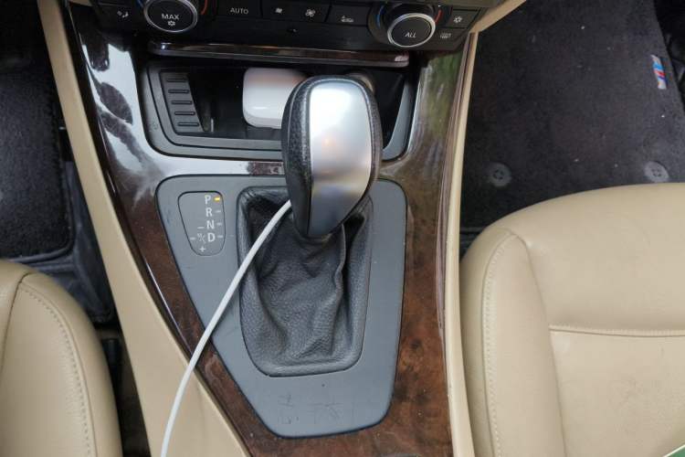 Used BMW 3 Series 2012 320i Sport Edition Gear Lever