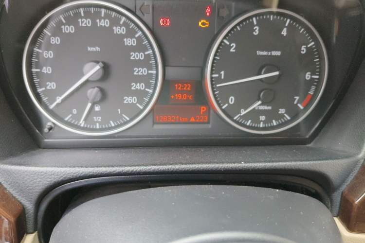 Used BMW 3 Series 2012 320i Sport Edition Odometer Close Up