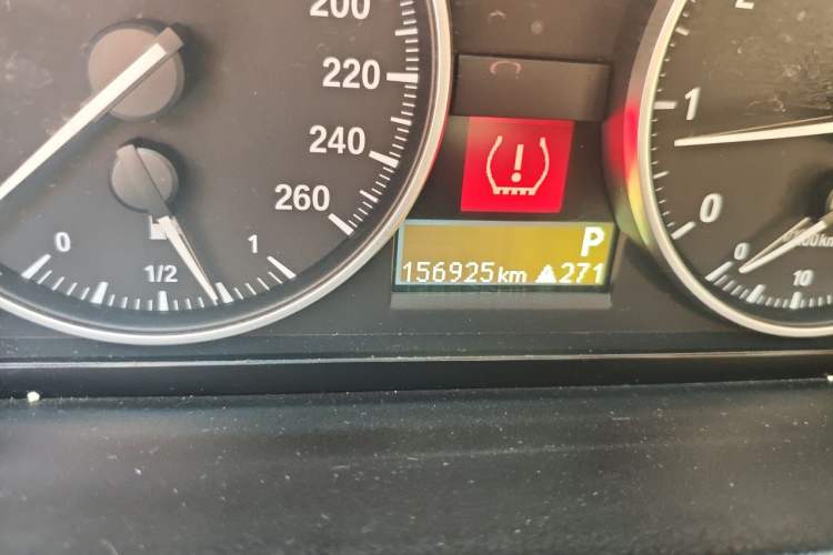 Used BMW 3 Series 2012 318i Leading Model Odometer Close Up