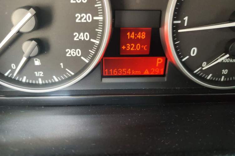 Used BMW 3 Series 2012 318i Leading Model Odometer Close Up