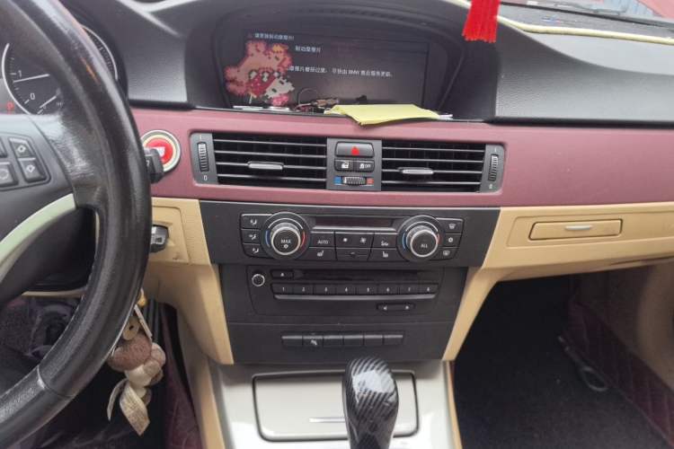Used BMW 3 Series 2012 320i Luxury Edition Audio And AC Panel