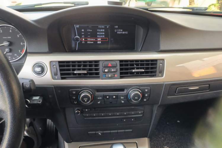 Used BMW 3 Series 2012 320i Luxury Edition Audio And AC Panel