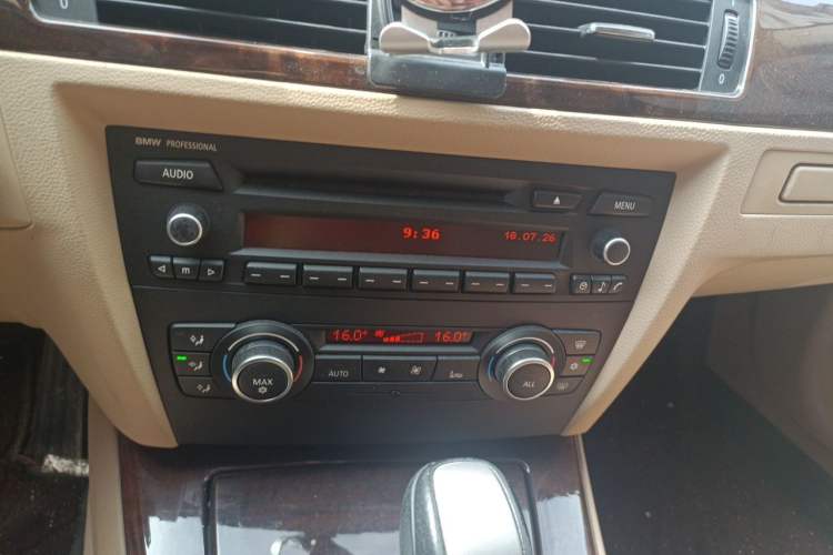 Used BMW 3 Series 2012 320i Sport Edition Audio And AC Panel