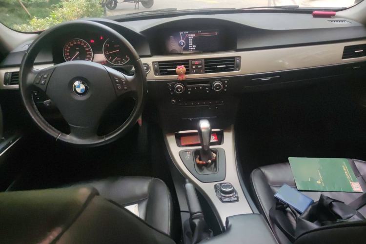 Used BMW 3 Series 2012 320i Luxury Edition Center Console