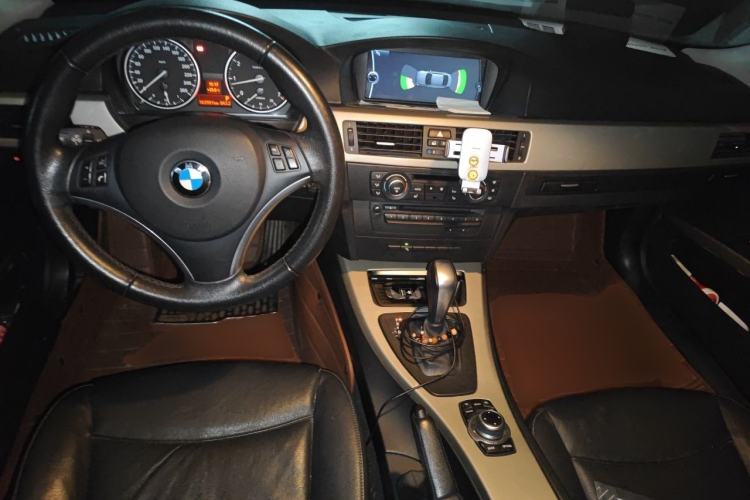 Used BMW 3 Series 2012 320i Luxury Edition Center Console