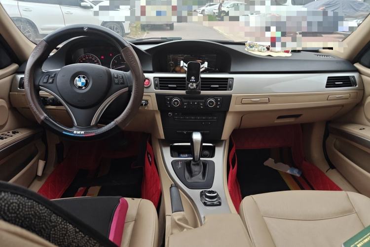 Used BMW 3 Series 2012 320i Luxury Edition Center Console