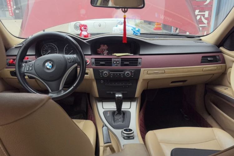 Used BMW 3 Series 2012 320i Luxury Edition Center Console