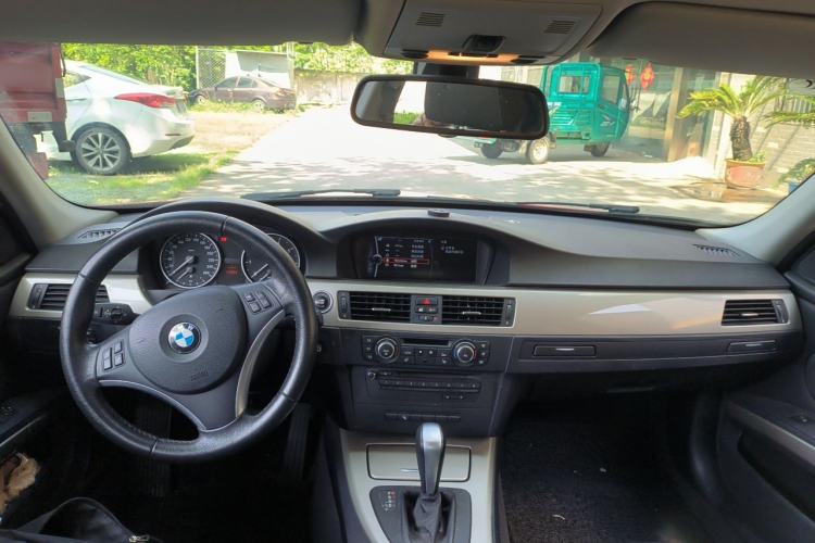 Used BMW 3 Series 2012 320i Luxury Edition Center Console