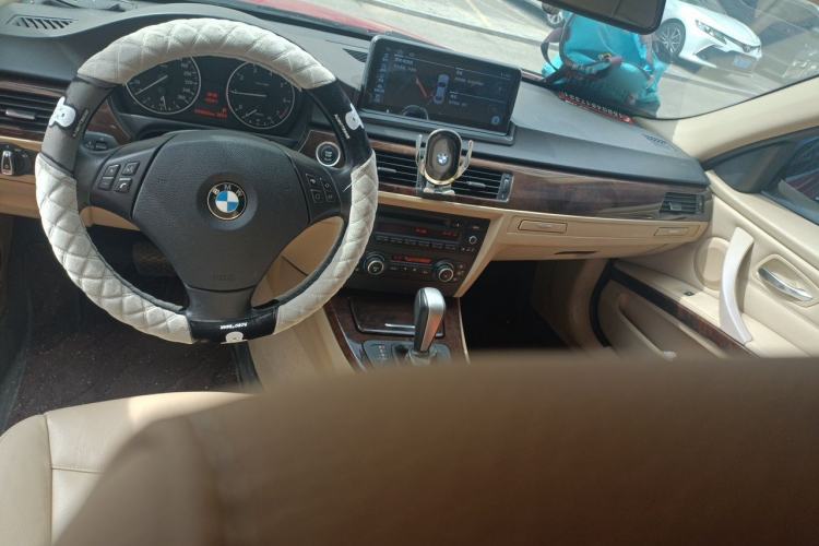 Used BMW 3 Series 2012 320i Sport Edition Center Console