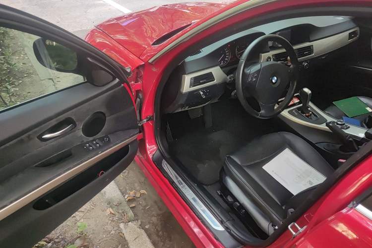 Used BMW 3 Series 2012 320i Luxury Edition Driver Seat