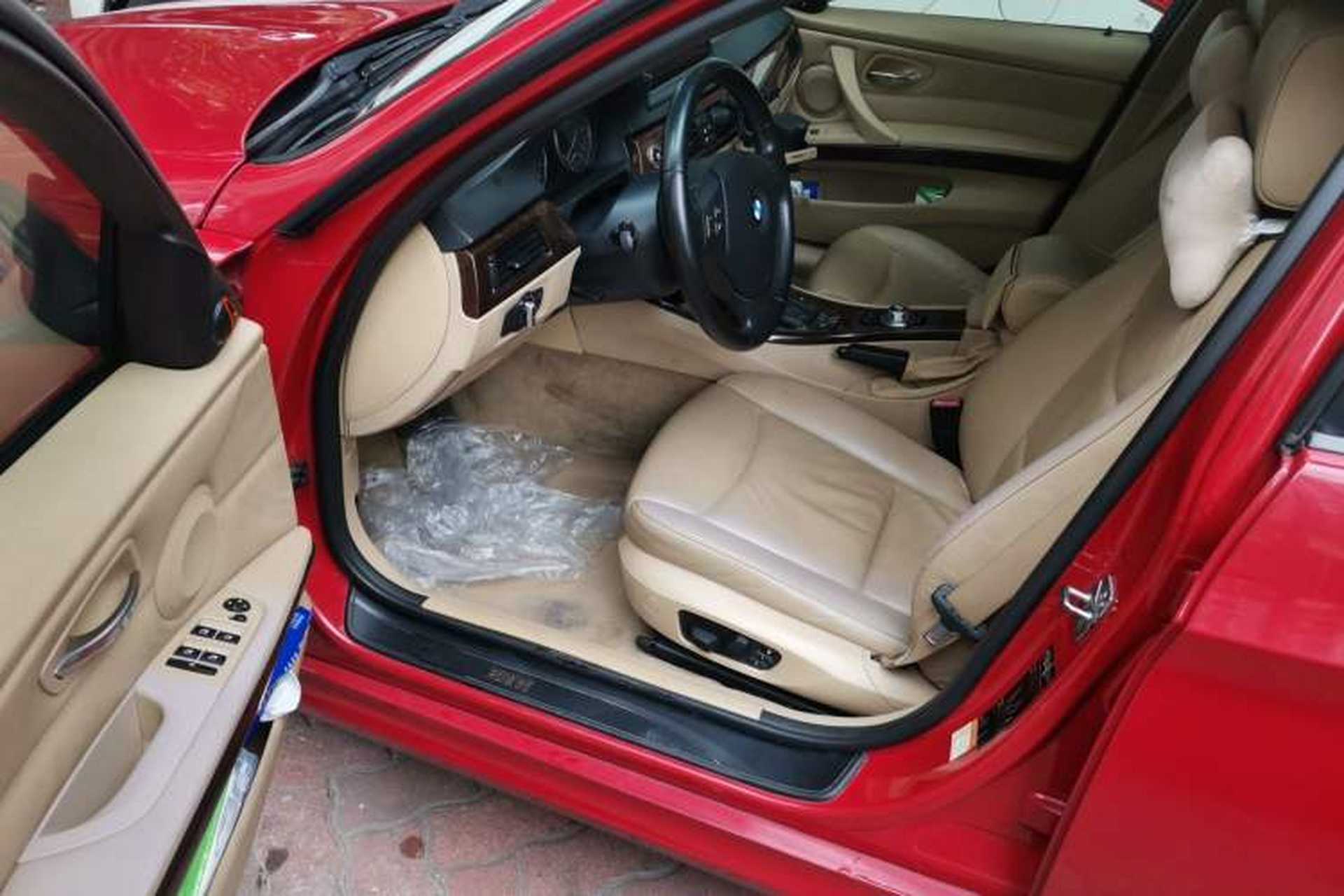 Used BMW 3 Series 2012 320i Sport Edition Driver Seat