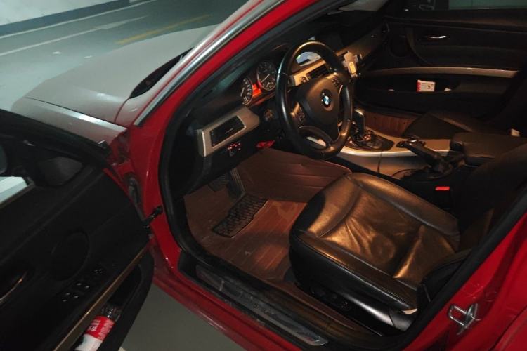 Used BMW 3 Series 2012 320i Luxury Edition Driver Seat