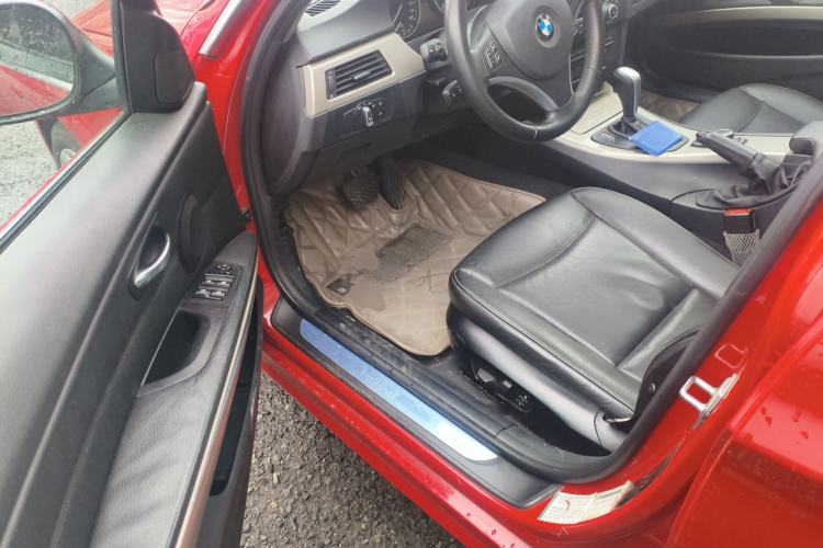 Used BMW 3 Series 2012 320i Luxury Edition Driver Seat