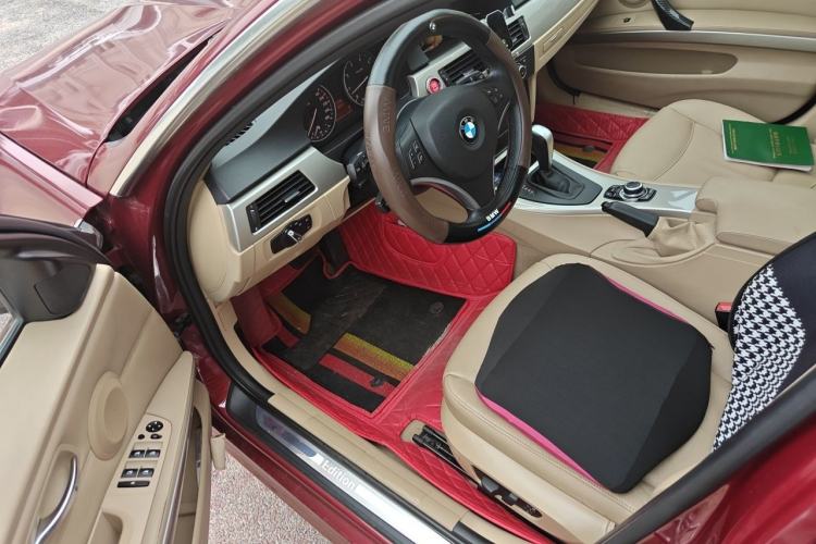 Used BMW 3 Series 2012 320i Luxury Edition Driver Seat