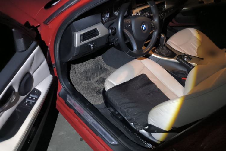 Used BMW 3 Series 2012 320i Luxury Edition Driver Seat