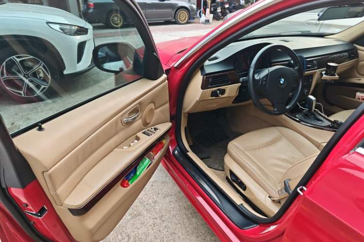Used BMW 3 Series 2012 320i Sport Edition Driver Seat