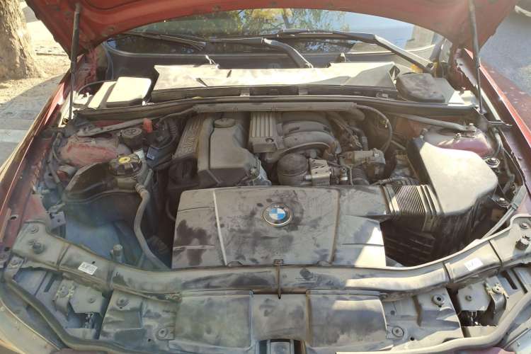 Used BMW 3 Series 2012 318i Leading Model Engine Bay