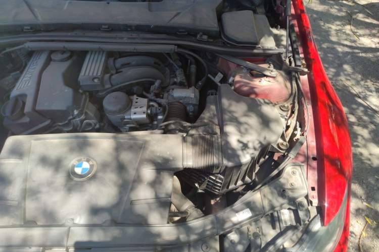 Used BMW 3 Series 2012 320i Sport Edition Engine Bay Left