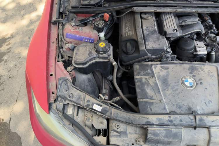 Used BMW 3 Series 2012 320i Luxury Edition Engine Bay Right