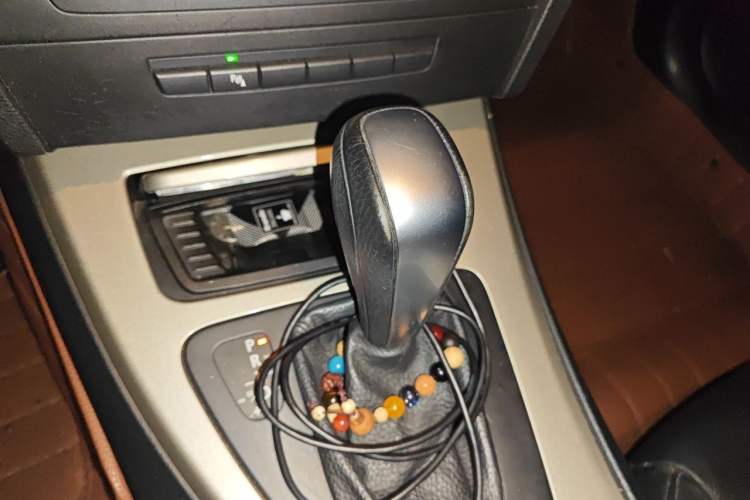 Used BMW 3 Series 2012 320i Luxury Edition Gear Lever