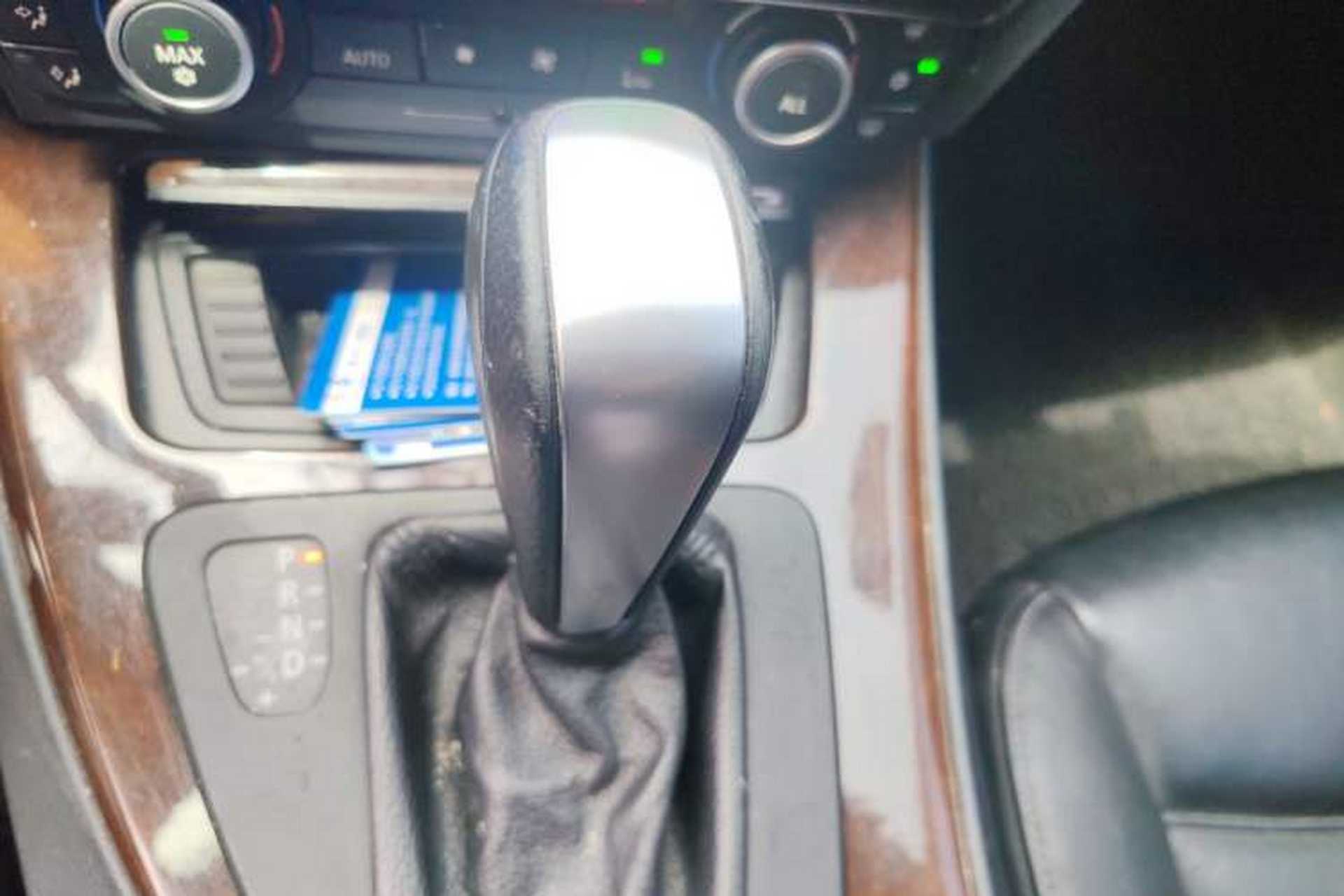 Used BMW 3 Series 2012 320i Sport Edition Gear Lever