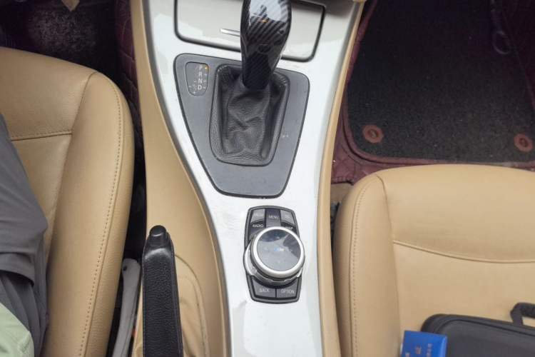 Used BMW 3 Series 2012 320i Luxury Edition Gear Lever