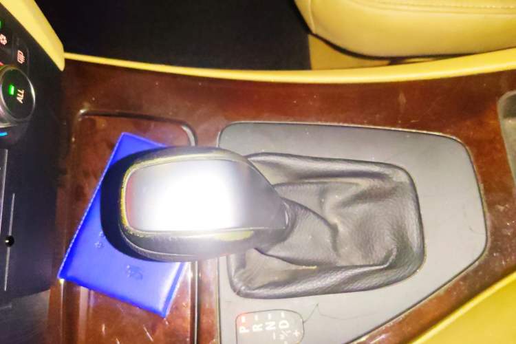 Used BMW 3 Series 2012 320i Sport Edition Gear Lever