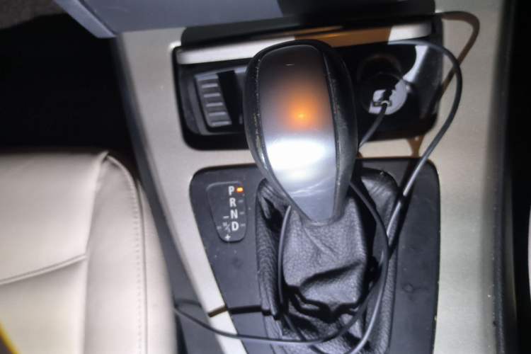 Used BMW 3 Series 2012 320i Luxury Edition Gear Lever