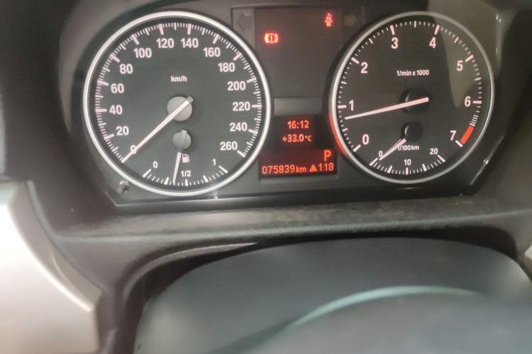 Used BMW 3 Series 2012 320i Luxury Edition Odometer Close Up