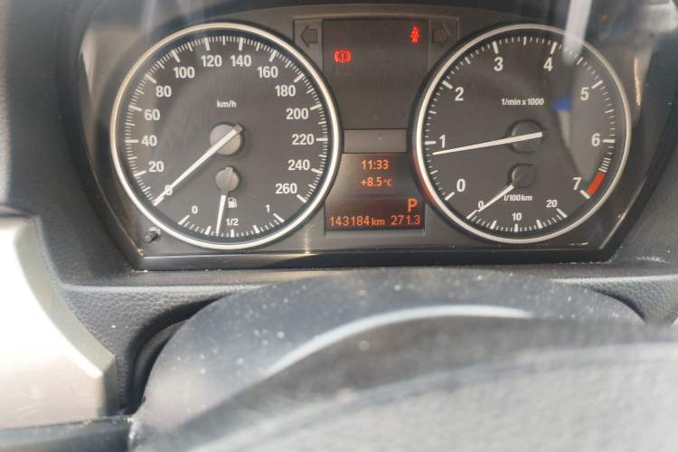 Used BMW 3 Series 2012 320i Luxury Edition Odometer Close Up