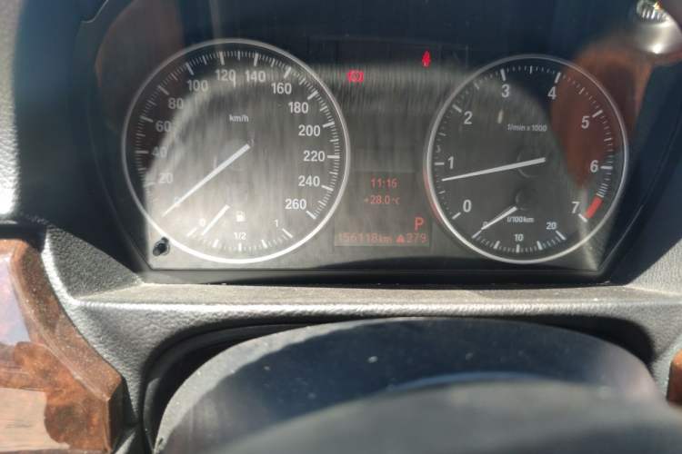 Used BMW 3 Series 2012 320i Sport Edition Odometer Close Up