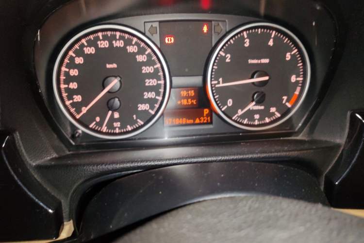 Used BMW 3 Series 2012 318i Leading Model Odometer Close Up